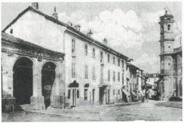 Volpiano ieri e oggi - Piazza Vittorio Emanuele II ieri (lato est, "l'Ala" e Casa Gedda sede del Municipio)