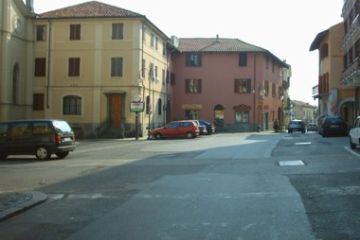 Volpiano ieri e oggi - Piazza Vittorio Emanuele II oggi(vista lato ovest,  ieri dall'"Ala", oggi da via S.Guglielmo)